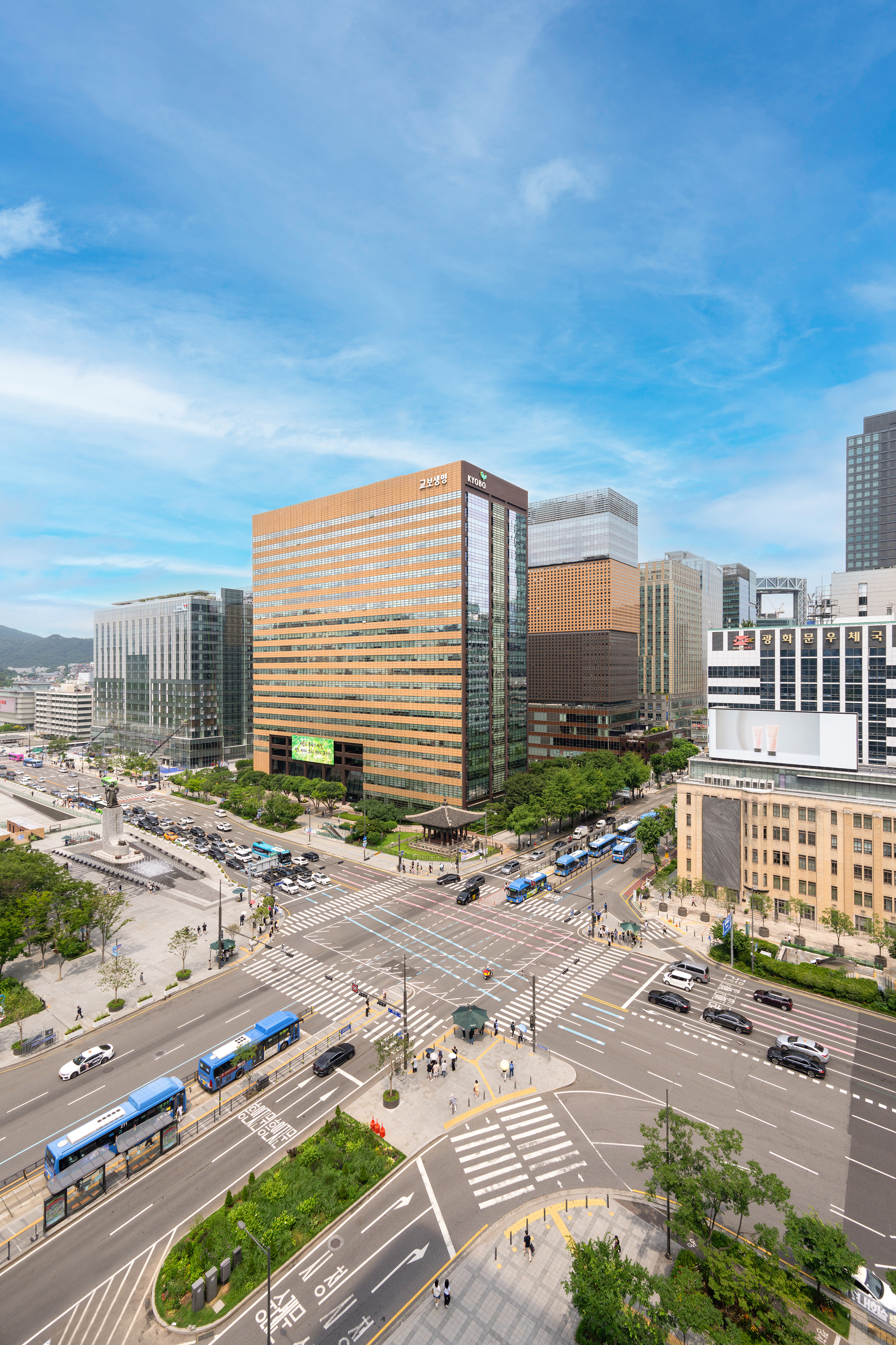 광화문 본사 사옥 세로형 (와이드)