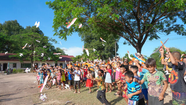 241121 보호아동과 손잡고 라오스서 나눔 실천