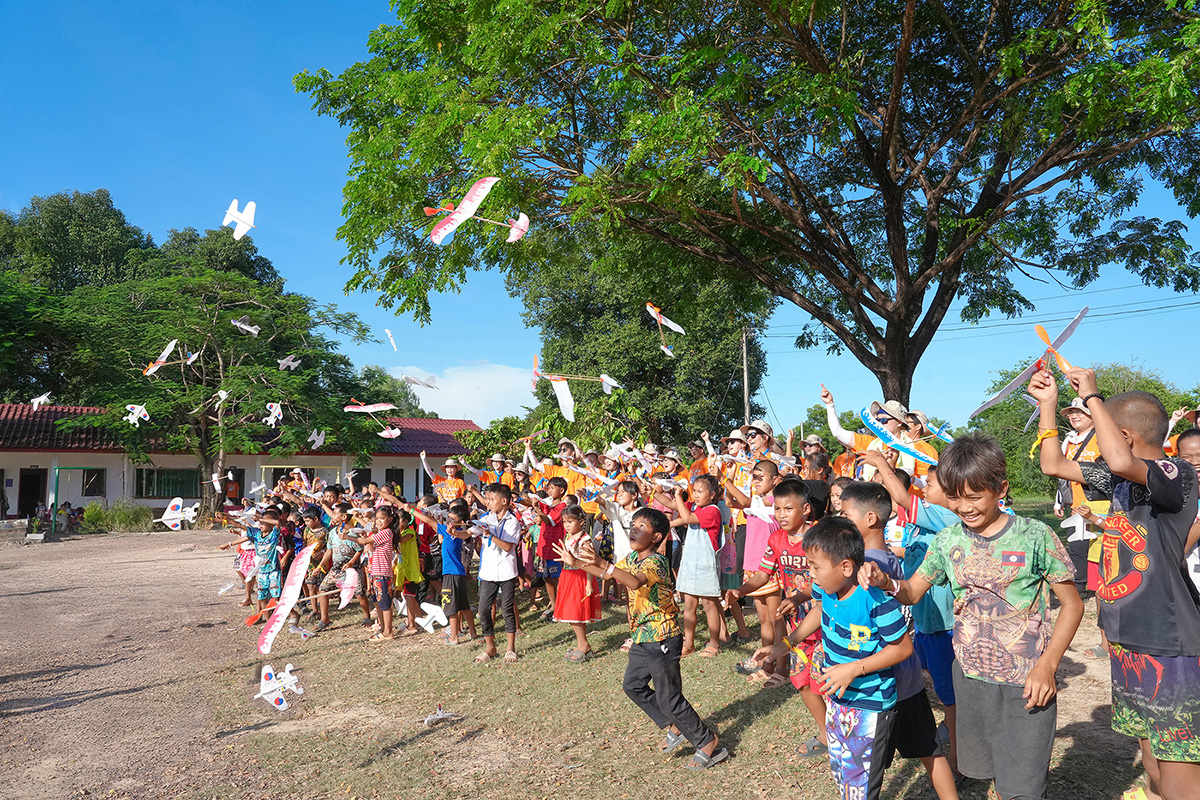 241121 보호아동과 손잡고 라오스서 나눔 실천
