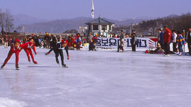 호수 위를 수놓은 은빛 질주?! 꿈나무체육대회 40년 사진전 소식