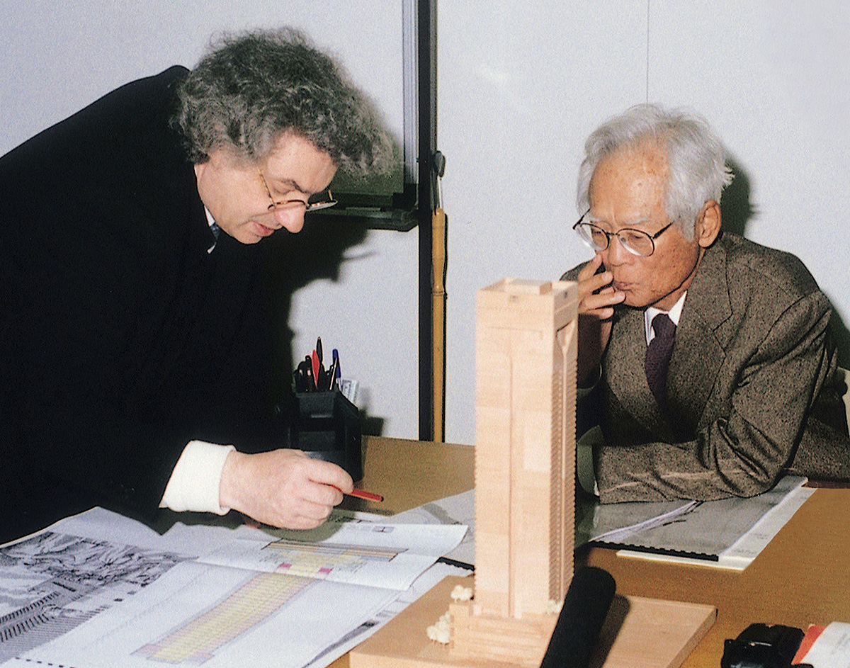 강남 교보타워 설계 회의 중인 신용호 창립자와 건축가 마리오 보타 (1994.06)
